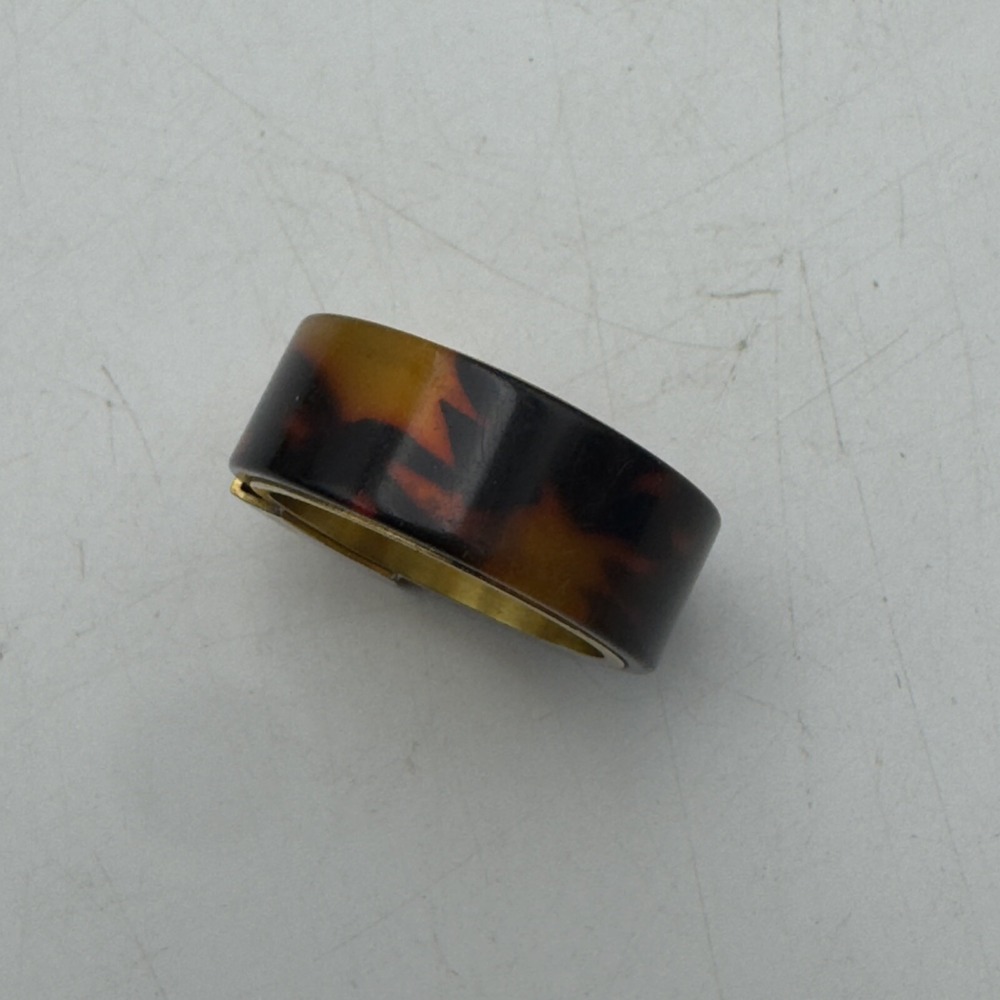 Sz 8 Michael Kors Gold Tone Tortoise Shell Design Band Ring Heritage Logo Plaque - Picture 5 of 9